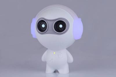 有了萌萌噠的語音互動機器人，寶寶少了獨處少了寂寞
